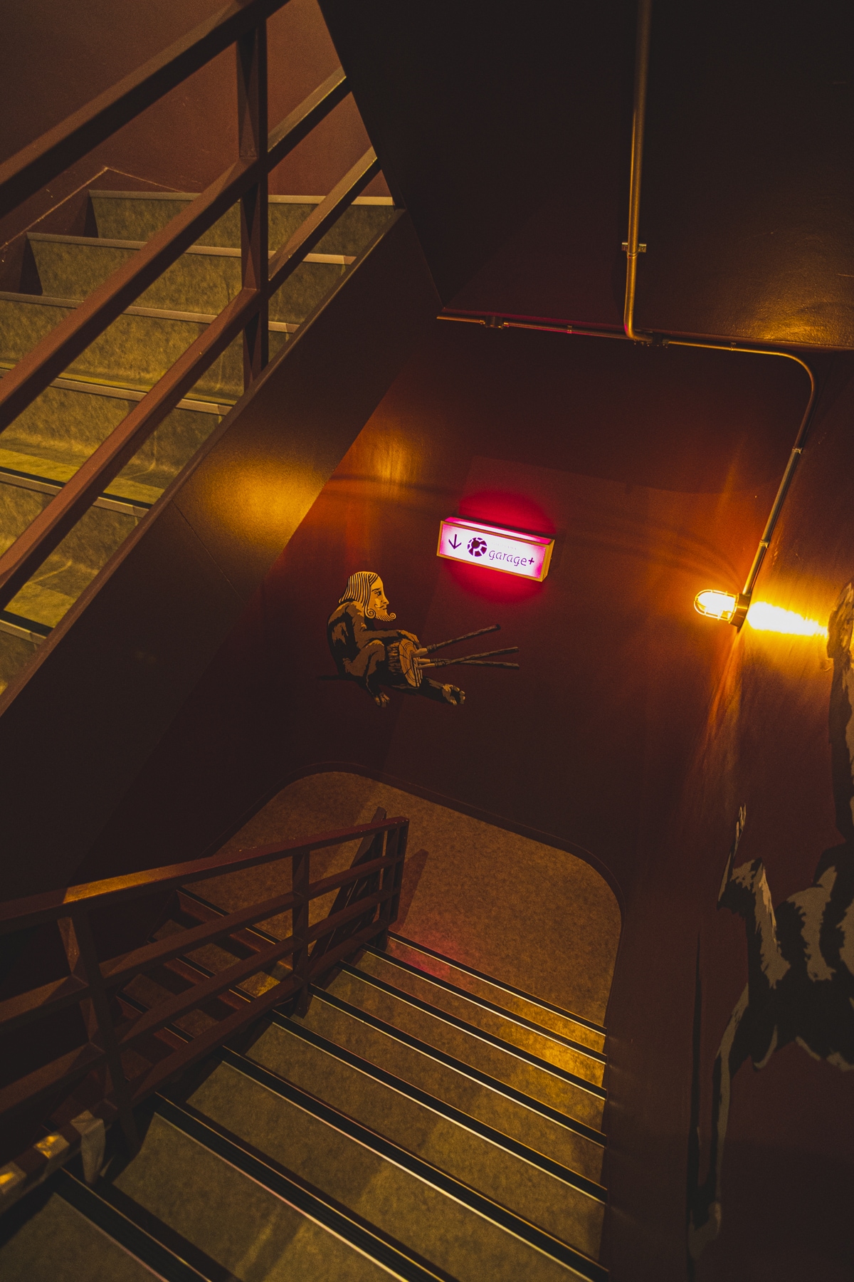 YOKOHAMA COAST garage+の階段。