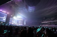 ONEW「ONEW Japan 1st Concert Tour 2022 ～Life goes on～」東京・日本武道館公演の様子。（撮影：上飯坂一）