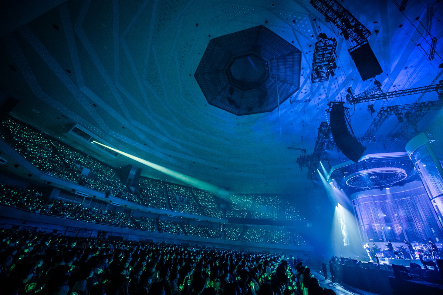 ONEW「ONEW Japan 1st Concert Tour 2022 ～Life goes on～」東京・日本武道館公演の様子。（撮影：田中聖太郎）
