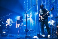 「くるりライブツアー2022」8月4日公演の様子。（Photo by Ryo Mitamura）