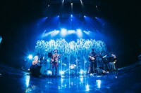 「くるりライブツアー2022」8月4日公演の様子。（Photo by Ryo Mitamura）