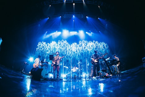 「くるりライブツアー2022」8月4日公演の様子。（Photo by Ryo Mitamura）