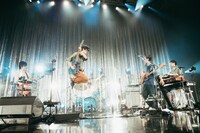 「くるりライブツアー2022」8月4日公演の様子。（Photo by Ryo Mitamura）