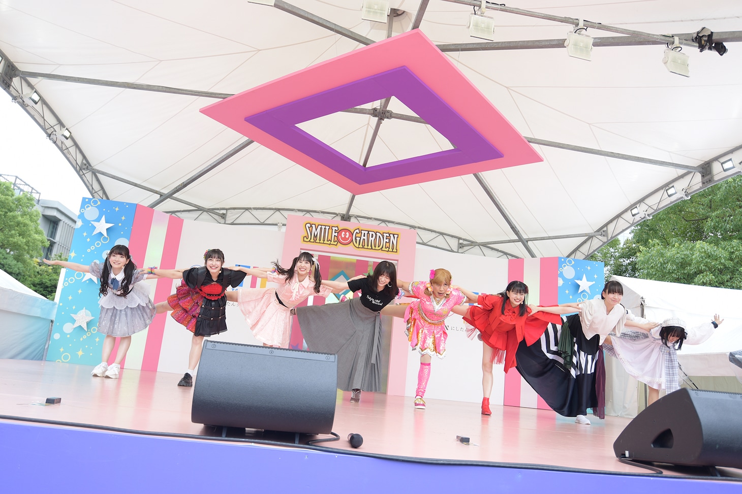 ゴリエチアダンス部と踊る長濱ねる。
