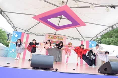 ゴリエチアダンス部と踊る長濱ねる。