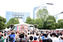 虹のコンキスタドールによるライブの様子。