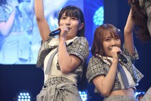 左から≠MEの河口夏音、落合希来里。