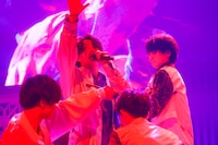 「The End For Beginning」のパフォーマンスの様子。（撮影：笹森健一）