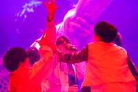 「The End For Beginning」のパフォーマンスの様子。（撮影：笹森健一）