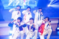 「Cupid in Love」を披露するEBiDAN NEXT。（撮影：笹森健一）