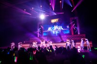 「すきっ！」のコラボパフォーマンスを披露する超ときめき♡宣伝部とEBiDAN NEXT。（撮影：笹森健一）