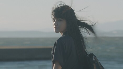 「日曜日とマーメイド」より服部樹咲。