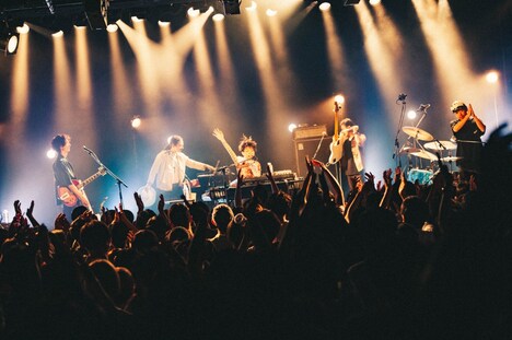 CRCK/LCKS。「CRCK/LCKS live tour 2022『Auftakt』」東京公演より。（Photo by Kana Tarumi）