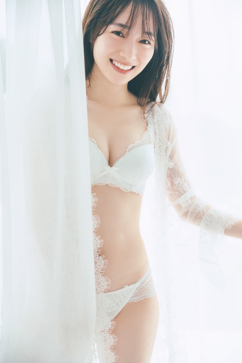 守屋麗奈「笑顔のグー、チョキ、パー」より。（撮影：東京祐）