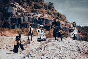 BAND-MAIDが正体不明の“黒いモヤ”に立ち向かう