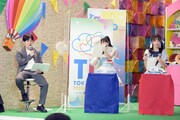 左から溜口佑太朗(ラブレターズ)、八木沙季(Lovelys)、田口空(アイドルカレッジ)。