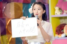 「コンビニの店員『こちらお釣りと○○です』」というお題に回答する中江友梨（東京女子流）。