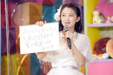 「コンビニの店員『こちらお釣りと○○です』」というお題に回答する中江友梨（東京女子流）。