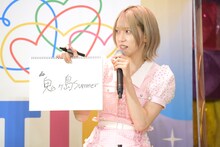 「桃太郎の一行がアイドルデビュー！デビュー曲のタイトルは？」というお題に回答する茂木忍（AKB48）。