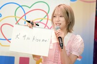 「桃太郎の一行がアイドルデビュー！デビュー曲のタイトルは？」というお題に回答する茂木忍（AKB48）。