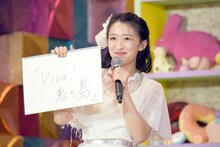 「桃太郎の一行がアイドルデビュー！デビュー曲のタイトルは？」というお題に回答する中江友梨（東京女子流）。