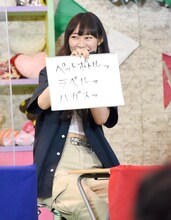 「アイドルが飼っているインコが話すセリフを教えてください」というお題に回答するminan（lyrical school）。