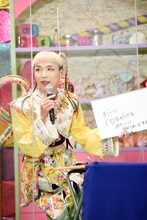 「初めてアイドルを見た人が一言」というお題に回答するぺいにゃむにゃむ（二丁目の魁カミングアウト）。