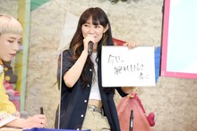 「初めてアイドルを見た人が一言」というお題に回答するminan（lyrical school）。