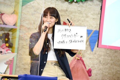「初めてアイドルを見た人が一言」というお題に回答するminan(lyrical school)。