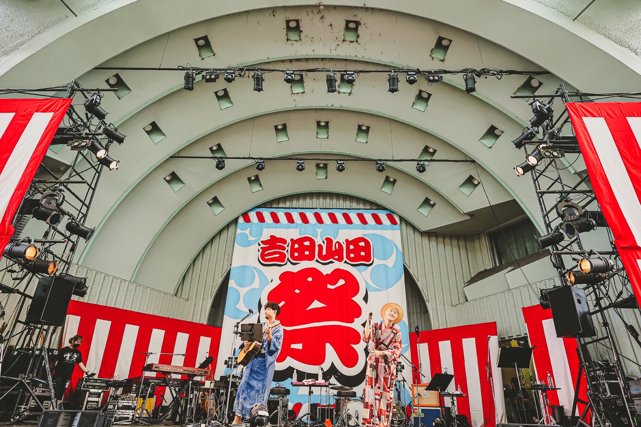 吉田山田「吉田山田祭り2022」の様子。（撮影：白石達也）