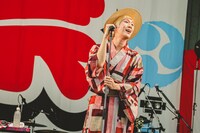 山田義孝（Vo）（撮影：白石達也）