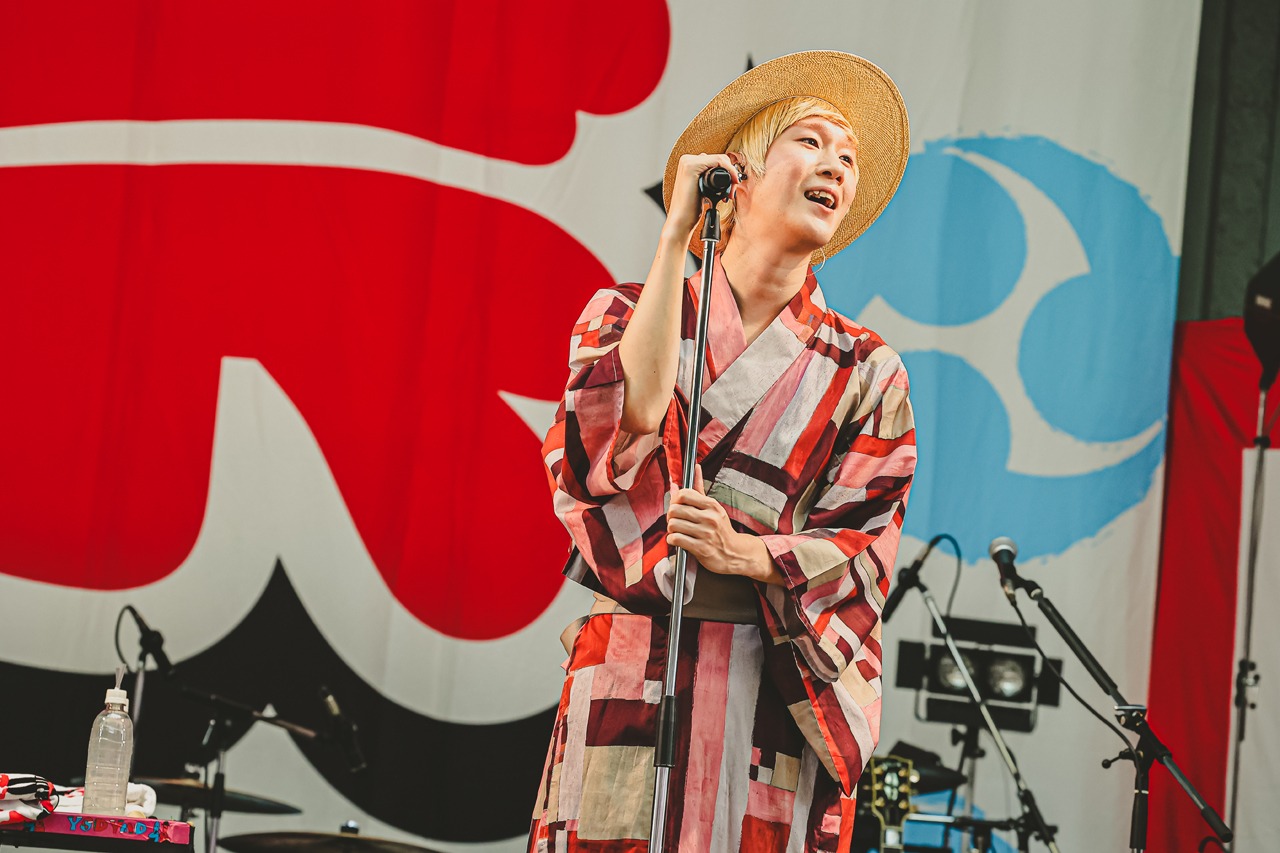 山田義孝（Vo）（撮影：白石達也）