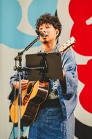 吉田結威（G, Vo）（撮影：白石達也）