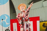山田義孝（Vo）（撮影：白石達也）