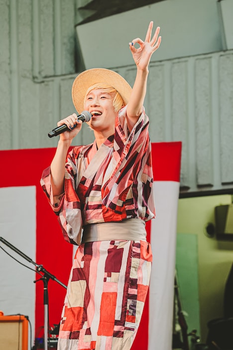 山田義孝（Vo）（撮影：白石達也）