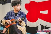 吉田結威（G, Vo）（撮影：白石達也）