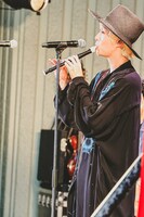 山田義孝（Vo）（撮影：白石達也）