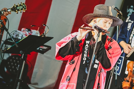 山田義孝（Vo）（撮影：白石達也）