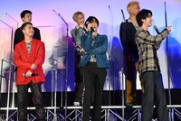 左から三山凌輝、川村壱馬、前田公輝。