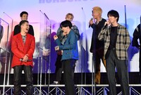 左から三山凌輝、川村壱馬、前田公輝。