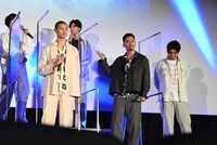 堀夏喜演じる徳山門司のシーンをアピールする鳳仙学園キャスト陣。