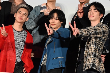 左から三山凌輝、川村壱馬、前田公輝。