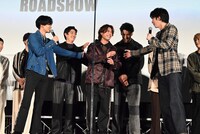 板垣瑞生にツッコむ登壇者たち。