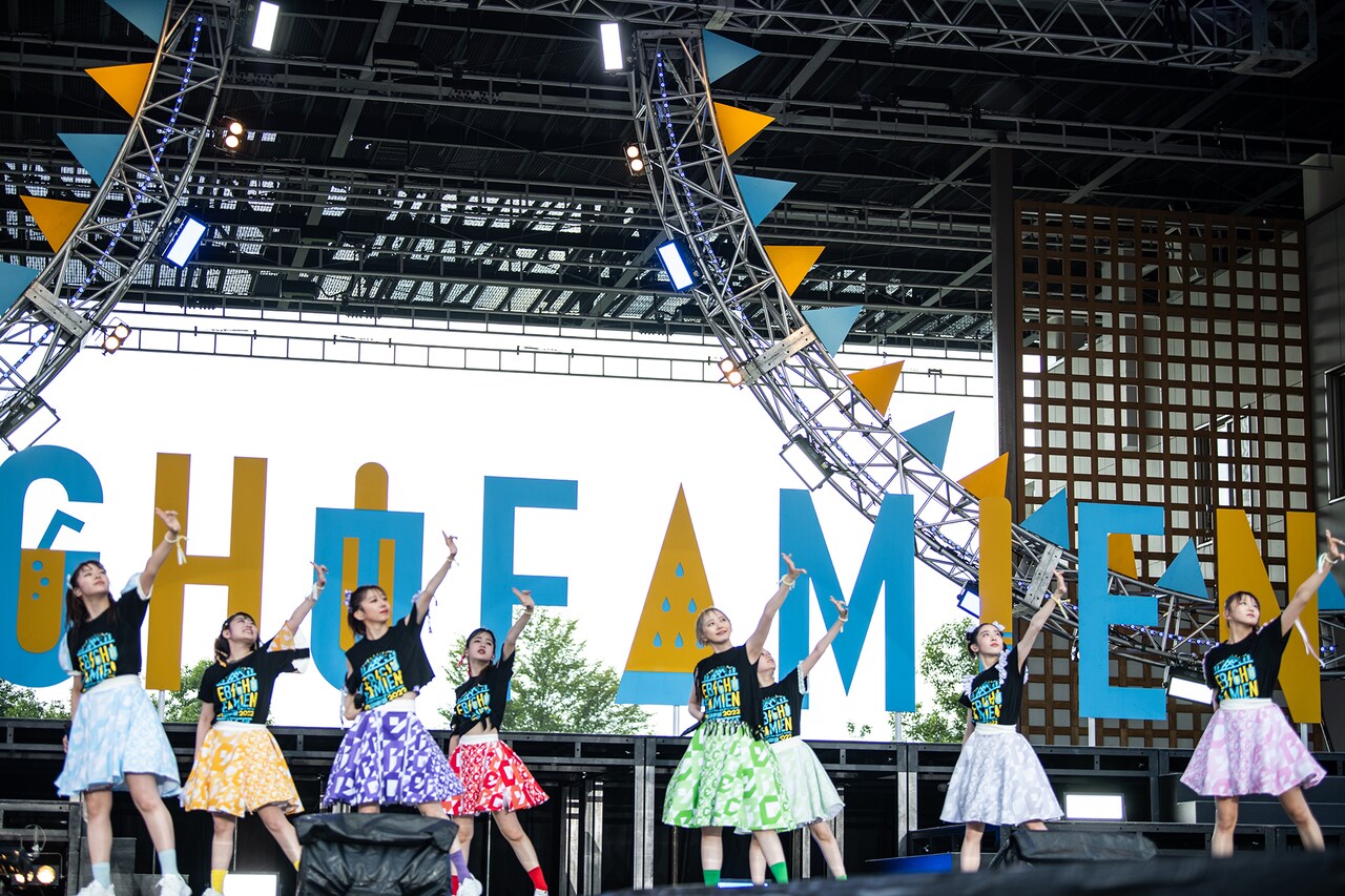 エビ中「ファミえん」2日目、雨のち晴れの大空に届けた“9人”の絆