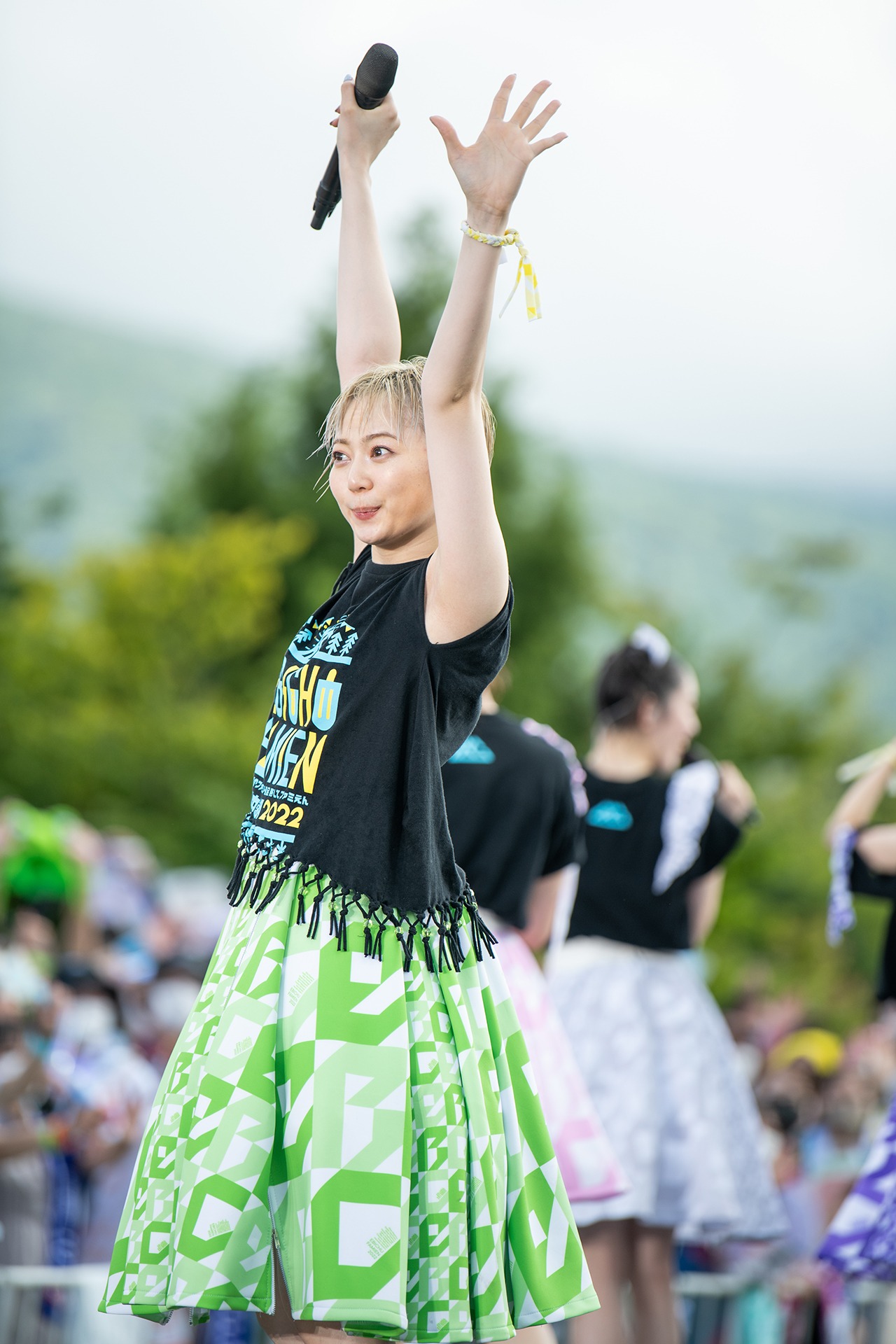 安本彩花
