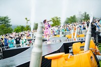 「エビ中 夏のファミリー遠足 略してファミえん in 山中湖 2022」1日目の様子。