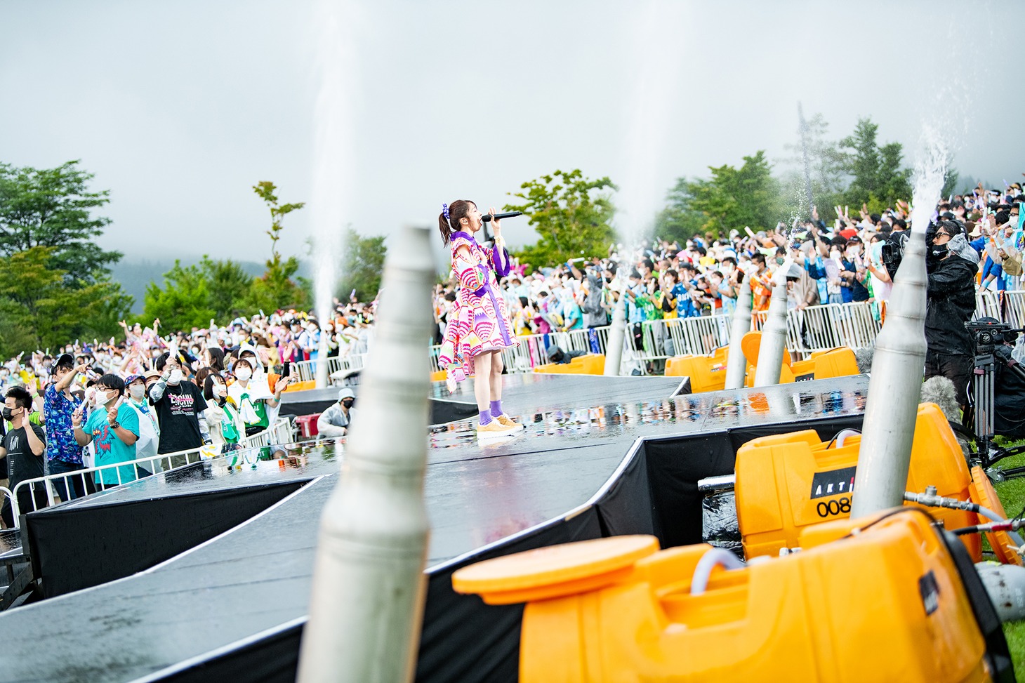 「エビ中 夏のファミリー遠足 略してファミえん in 山中湖 2022」1日目の様子。