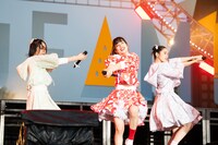 左から小久保柚乃、桜木心菜、風見和香。