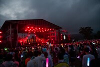 「エビ中 夏のファミリー遠足 略してファミえん in 山中湖 2022」1日目の様子。