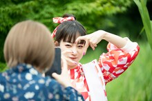 本番前に記念撮影する桜木心菜